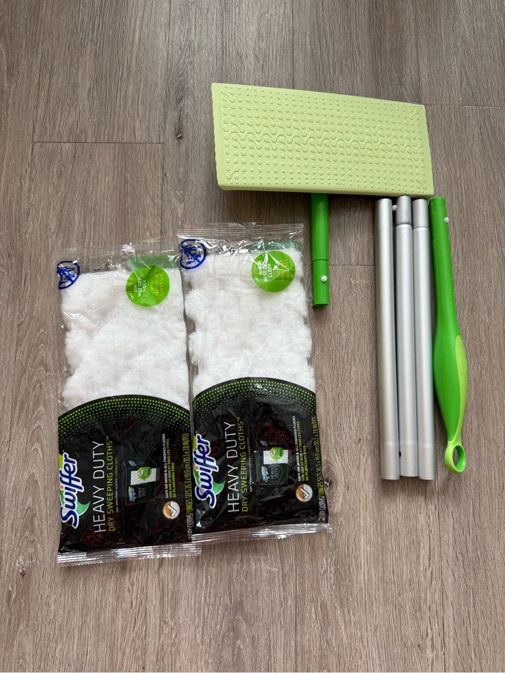 Swiffer Green and White Mop Handle with Dry Cloth Refills